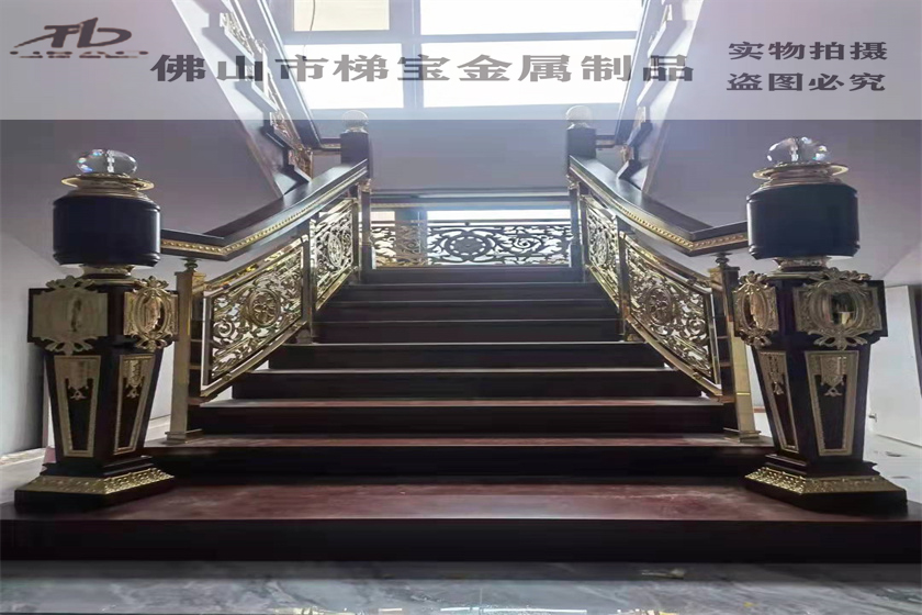 别墅铜楼梯