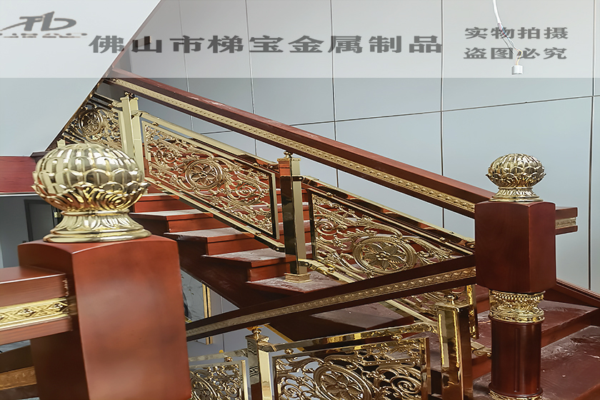 别墅铜楼梯